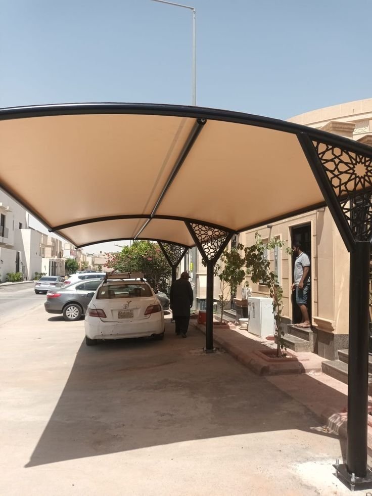 مظلة موقف سيارات خشبية معدنية في الرياض